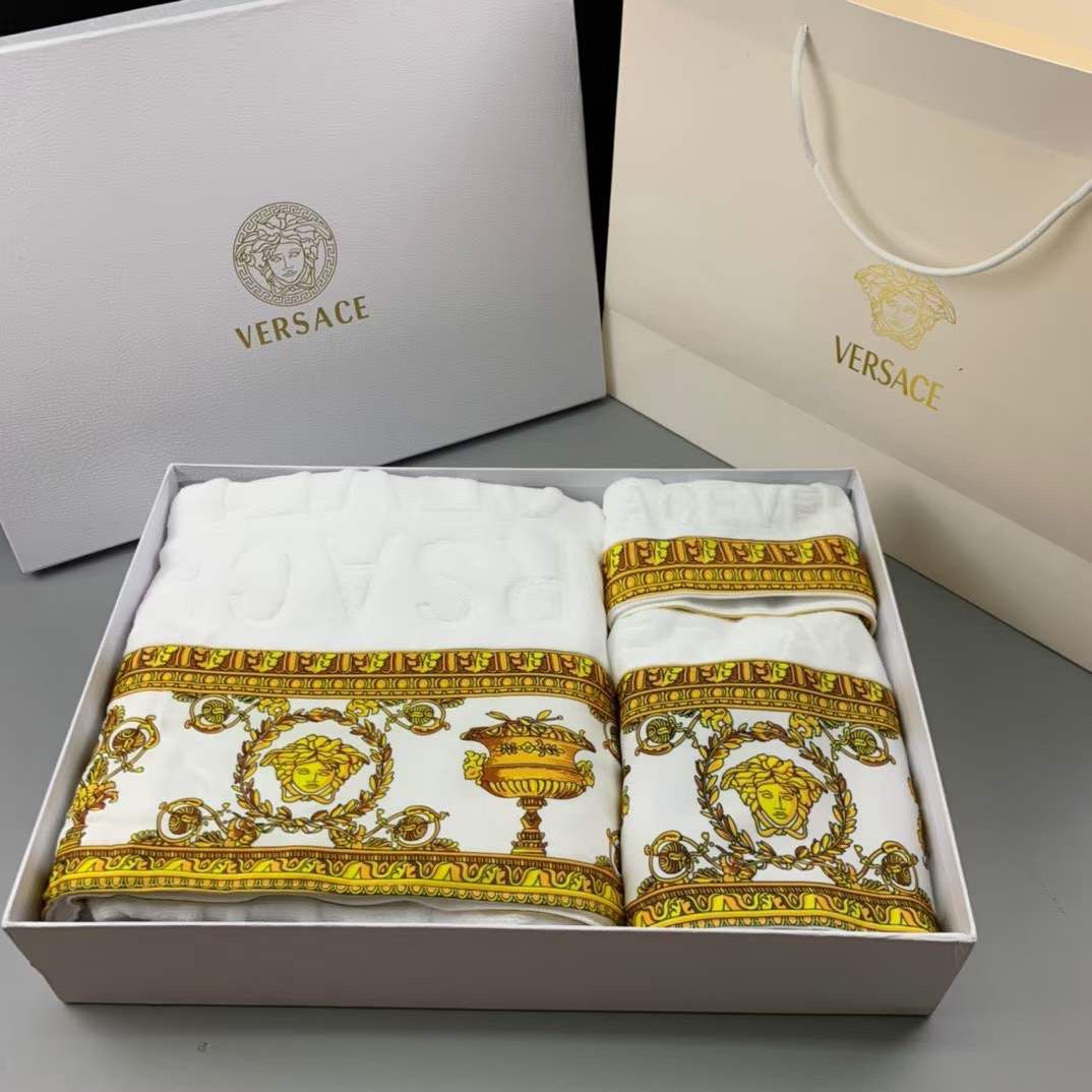 VERSACE | Baroque Towel - Image 5