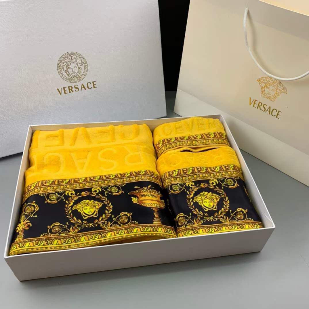 VERSACE | Baroque Towel - Image 4